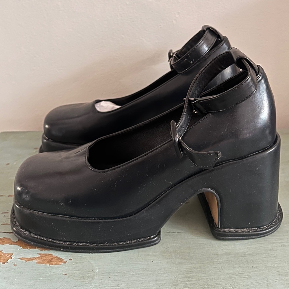 NEW Tezza high heels